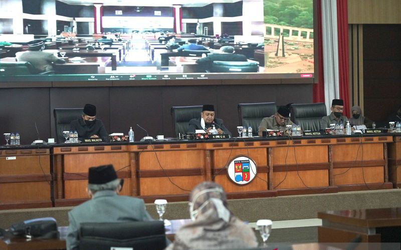 Pemkot Bogor serahkan rancangan APBD tahun 2022 sebesar Rp2,3 triliun Pemkot Bogor serahkan rancangan APBD tahun 2022 sebesar Rp2,3 triliun