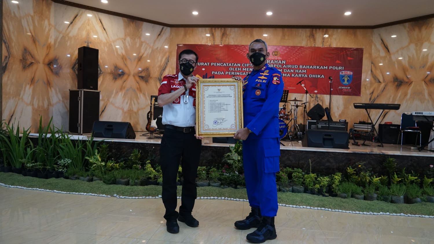 Menteri Yasonna serahkan sembilan kekayaan intelektual ke Korp Polairud Polri Menteri Yasonna serahkan sembilan kekayaan intelektual ke Korp Polairud Polri