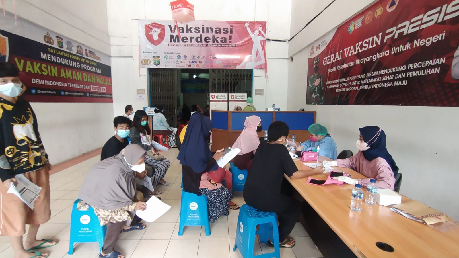 Sudah 11.000 penerima vaksin dicapai Gerai Satpas SIM 1221 Pasar Depok Sudah 11.000 penerima vaksin dicapai Gerai Satpas SIM 1221 Pasar Depok