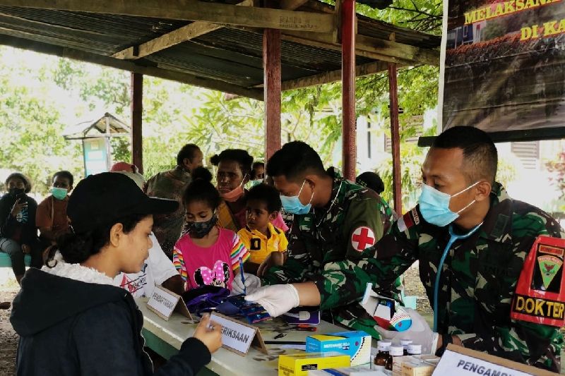 Satgas TNI beri layanan kesehatan untuk warga perbatasan RI-PNG Satgas TNI beri layanan kesehatan untuk warga perbatasan RI-PNG