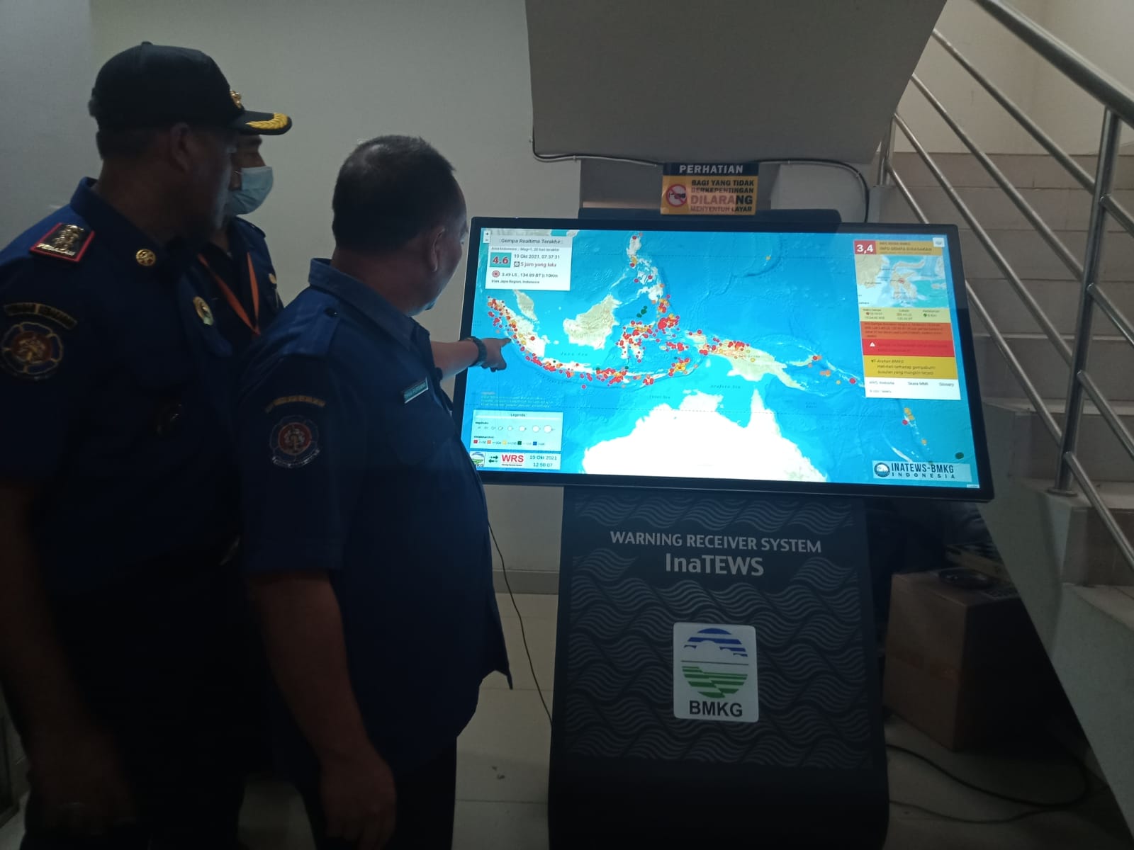 Pemkab Tangerang terima alat pendeteksi gempa dari BMKG Pemkab Tangerang terima alat pendeteksi gempa dari BMKG
