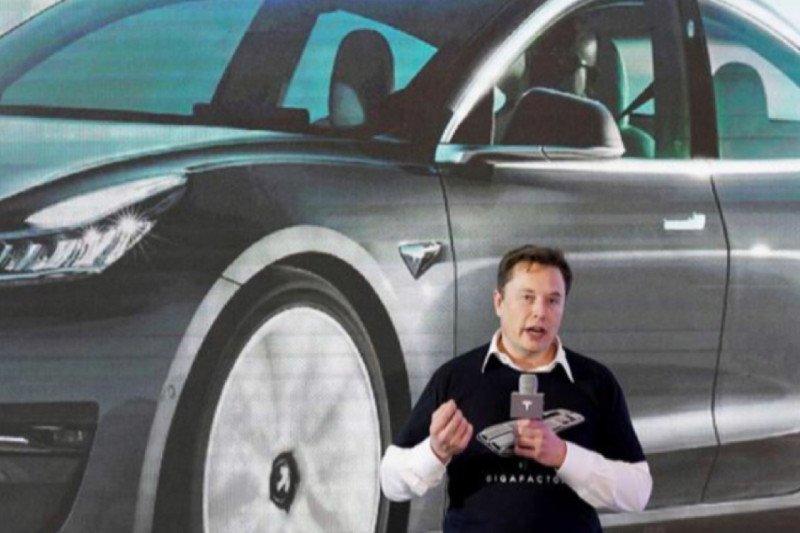 Tesla bernilai satu triliun dolar AS, beri keuntungan ganda bagi Musk Tesla bernilai satu triliun dolar AS, beri keuntungan ganda bagi Musk