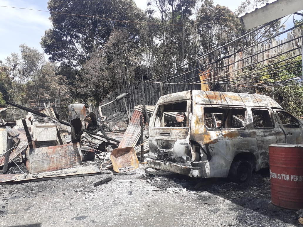 KKB bakar bangunan dan mobil ambulance di Sugapa, Papua, Jumat kemarin KKB bakar bangunan dan mobil ambulance di Sugapa, Papua, Jumat kemarin