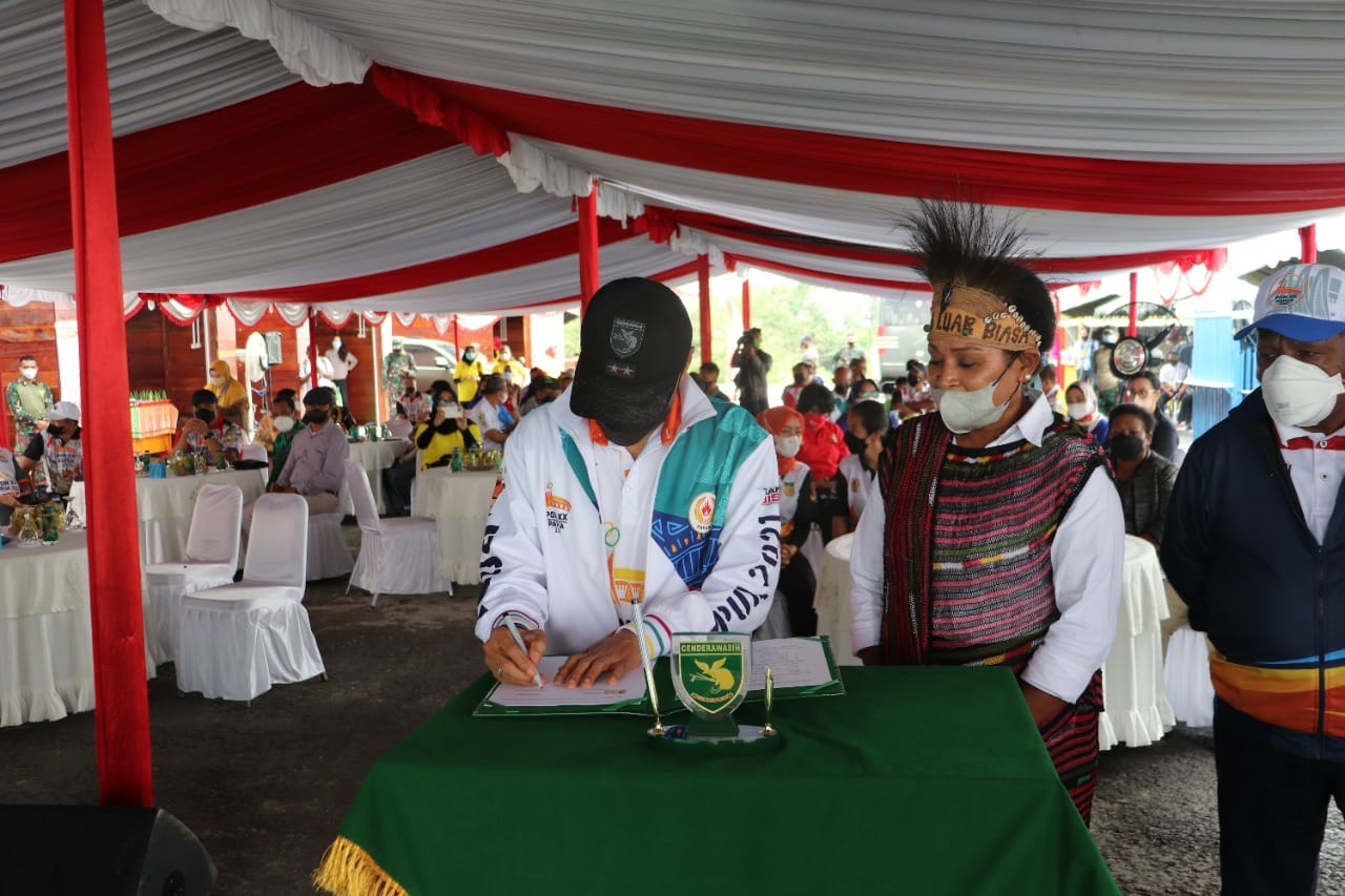 Pangdam XVII/Cenderawasih resmikan pusat kuliner di Sentani Pangdam XVII/Cenderawasih resmikan pusat kuliner di Sentani