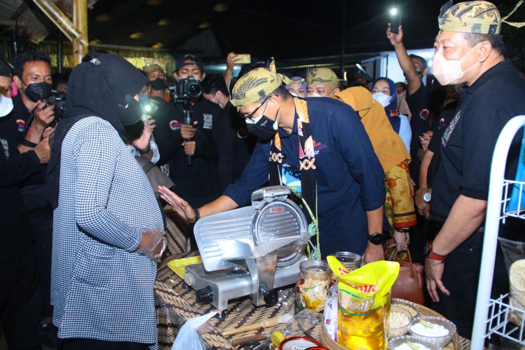 Ibu hamil minta dielusMenparekraf Ibu hamil minta dielusMenparekrafÂ