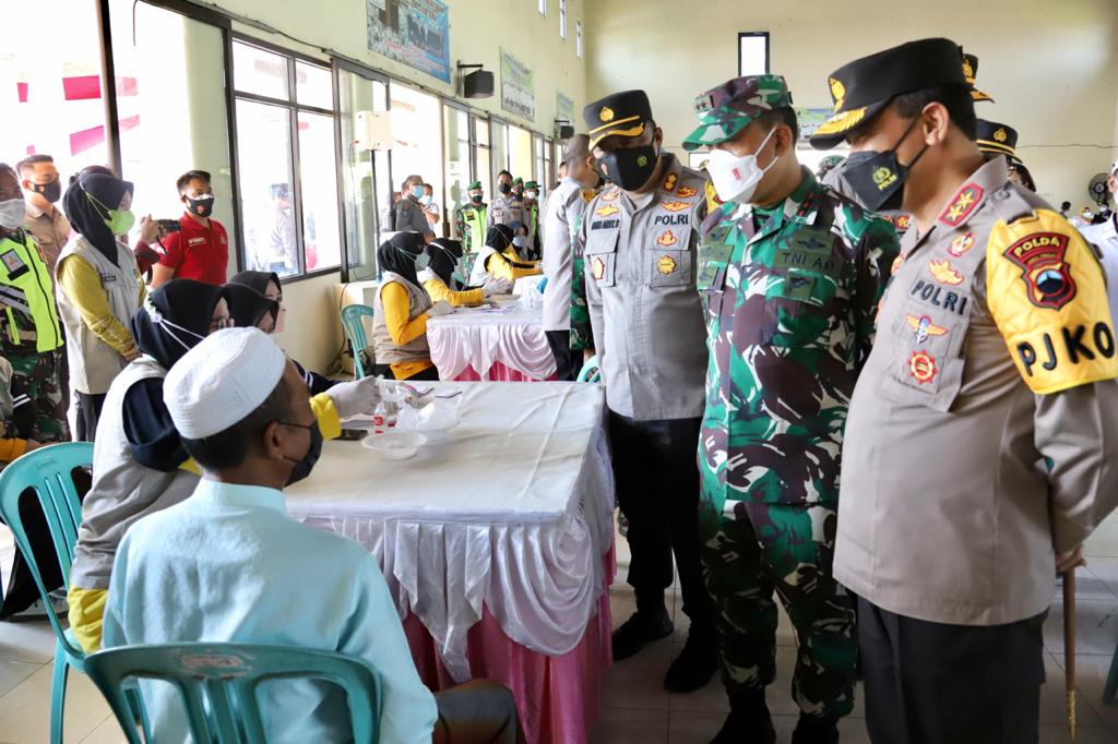 Polda Jateng dan Kodam IV/Diponegoro kerja sama mempercepat vaksinasi