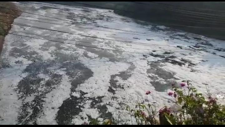 Akibat limbah di Kali Bekasi. penggunaan bahan kimia untuk produksi air bersih meningkat Akibat limbah di Kali Bekasi. penggunaan bahan kimia untuk produksi air bersih meningkat