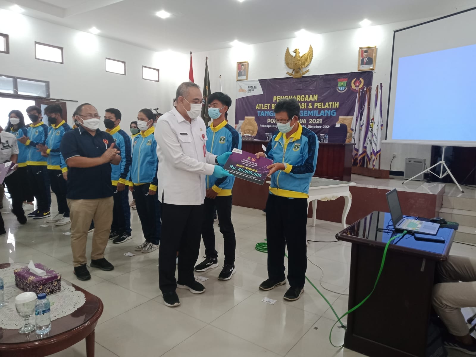 55 atlet dan 23 official PON XX Papua terima bonus dari Pemkab Tangerang 55 atlet dan 23 official PON XX Papua terima bonus dari Pemkab Tangerang