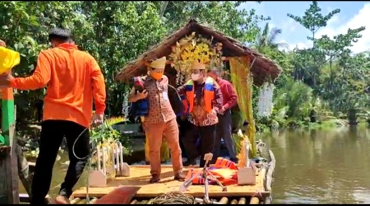 Geol manjakan wisatawan nikmati pesona alam pesisir