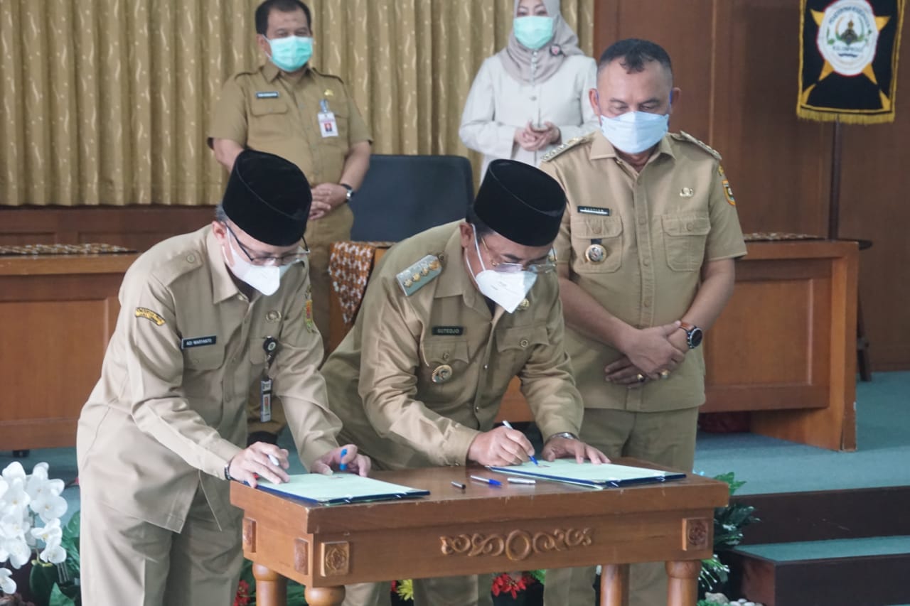 Pemkab Magelang dan Kulon Progo tandatangani MoU bidang pemerintahan dan pembangunan Pemkab Magelang dan Kulon Progo tandatangani MoU bidang pemerintahan dan pembangunan
