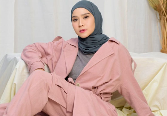 Andalan para hijabers, ini dia 7 brand hijab lokal terbaik yang berkualitas!