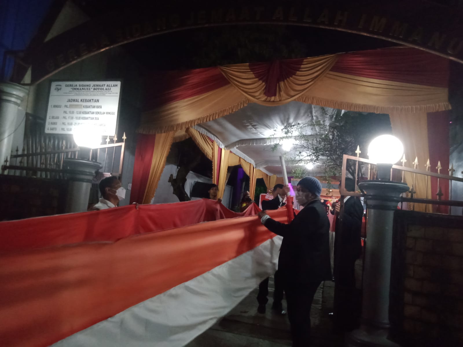 Peringati HUT ke-77 RI, jemaat GSJA Boyolali kibarkan bendera merah putih sepanjang 77 meter Peringati HUT ke-77 RI, jemaat GSJA Boyolali kibarkan bendera merah putih sepanjang 77 meter