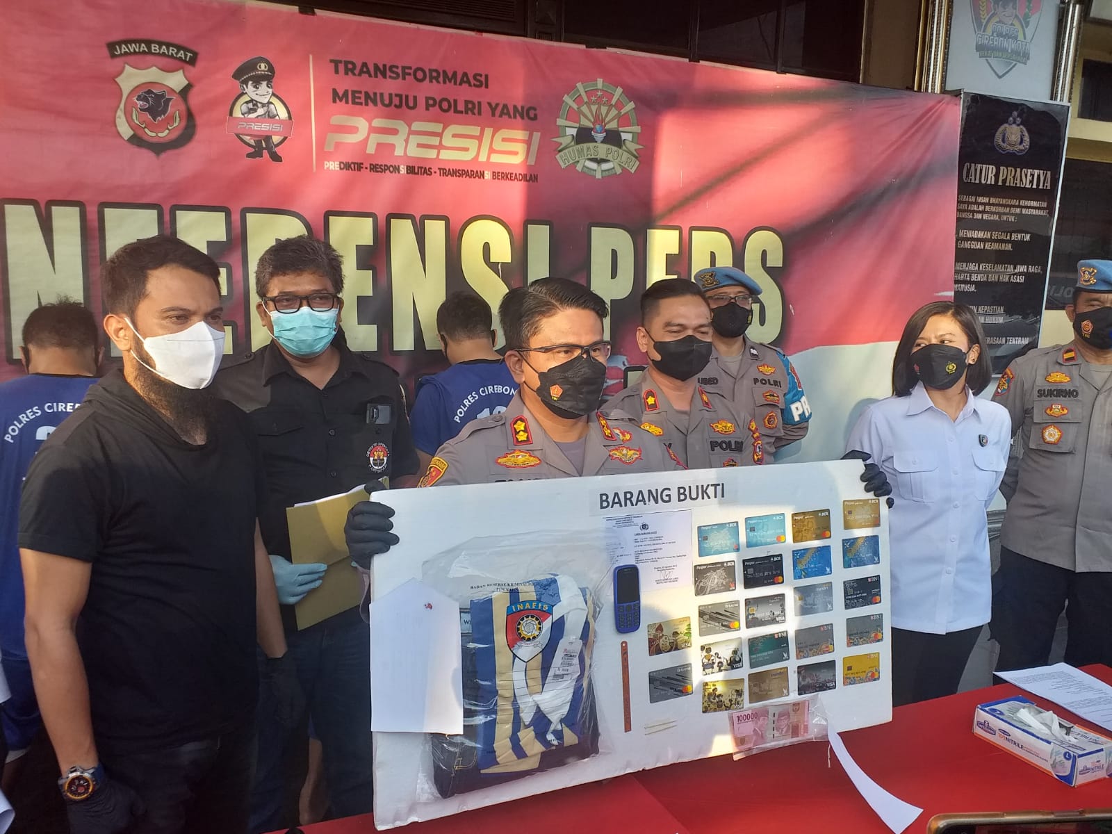 Timsus Polres Cirebon Kota tangkap tiga pelaku ganjal ATM Timsus Polres Cirebon Kota tangkap tiga pelaku ganjal ATM