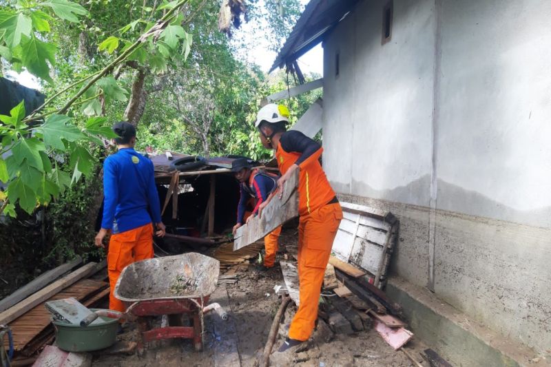 BPBD Sulteng : 500 jiwa korban banjir di Banggai mengungsi BPBD Sulteng : 500 jiwa korban banjir di Banggai mengungsi