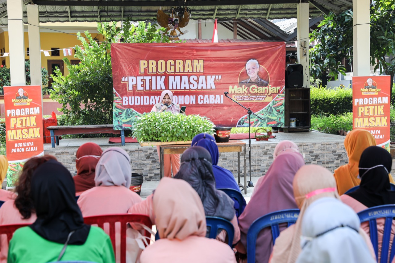 Penuhi permintaan warga, Relawan Mak Ganjar bagikan 1.500 pohon cabai  