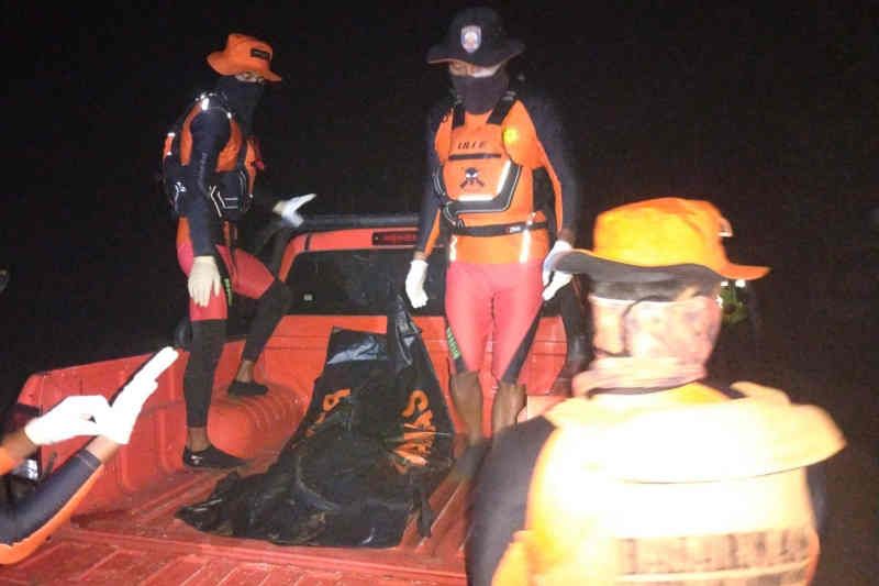Remaja yang terseret arus di Pantai Mekarsari ditemukan meninggal Remaja yang terseret arus di Pantai Mekarsari ditemukan meninggal