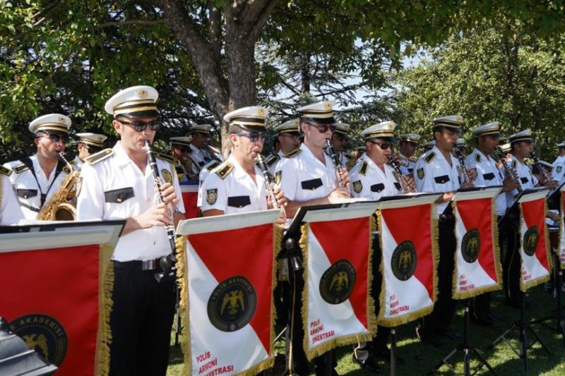 Korps musik Kepolisian Turki iringi pengibaran Merah Putih di Ankara Korps musik Kepolisian Turki iringi pengibaran Merah Putih di Ankara