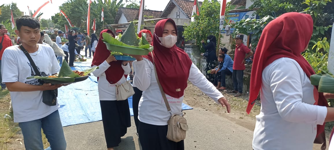 Pergelaran seni jaranan, pecut dan 77 tumpeng warnai deklarasi dukung Moeldoko Capres 2024 Pergelaran seni jaranan, pecut dan 77 tumpeng warnai deklarasi dukung Moeldoko Capres 2024