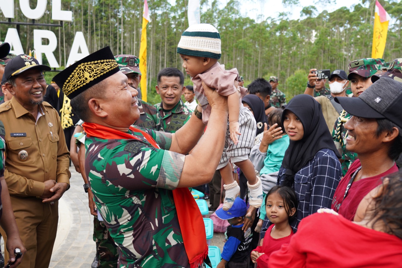 Tinjau Titik Nol IKN, Kasad dianugerahi gelar adat Kakah Demong Agung Bela Negara Tinjau Titik Nol IKN, Kasad dianugerahi gelar adat Kakah Demong Agung Bela Negara