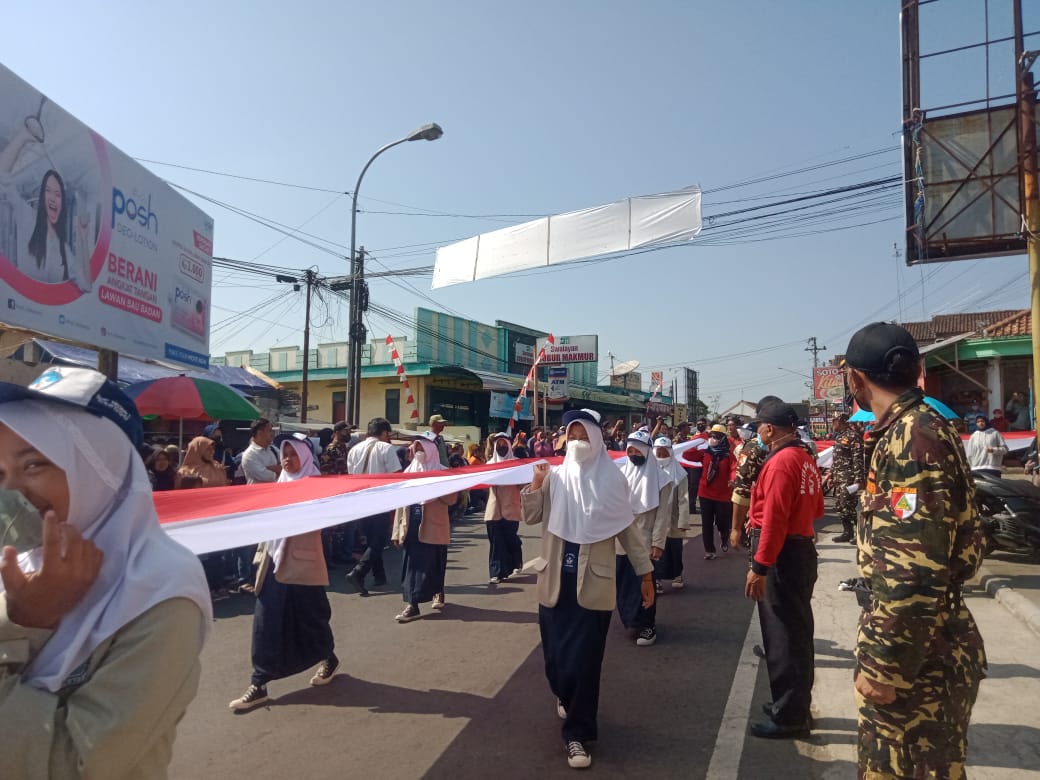 Kirab Bendera Merah Putih sepanjang 165 meter meriahkan jalur wisata SSB di Boyolali Kirab Bendera Merah Putih sepanjang 165 meter meriahkan jalur wisata SSB di Boyolali