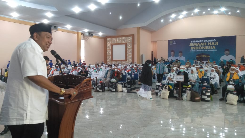 Plt Bupati Langkat sambut kepulangan jamaah haji Kloter 7 Plt Bupati Langkat sambut kepulangan jamaah haji Kloter 7