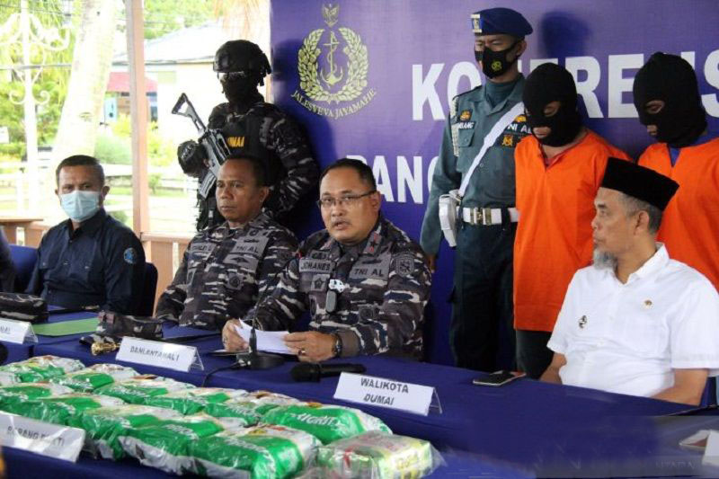 TNI AL gagalkan penyelundupan 14 Kg sabu dari Malaysia TNI AL gagalkan penyelundupan 14 Kg sabu dari Malaysia