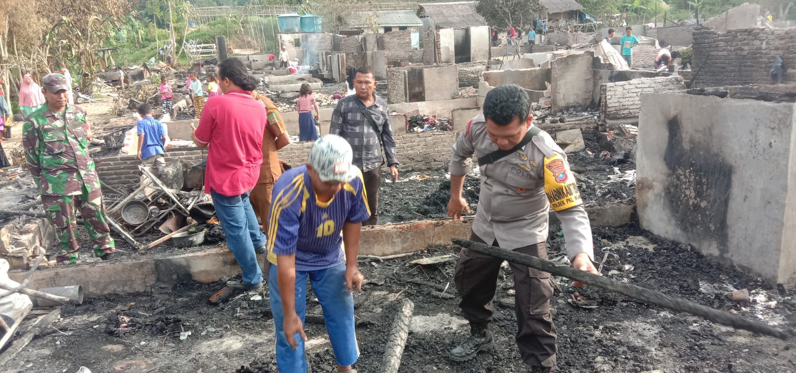 Puluhan rumah barak di Kampung Matfa, Kabupaten Langkat terbakar Puluhan rumah barak di Kampung Matfa, Kabupaten Langkat terbakar