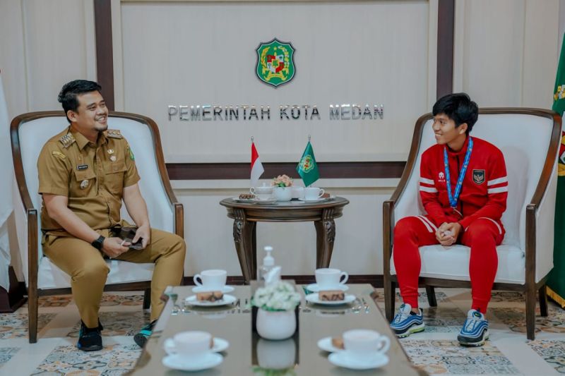 Wali Kota Medan hadiahi Crespo dan orang tua dengan pergi haji