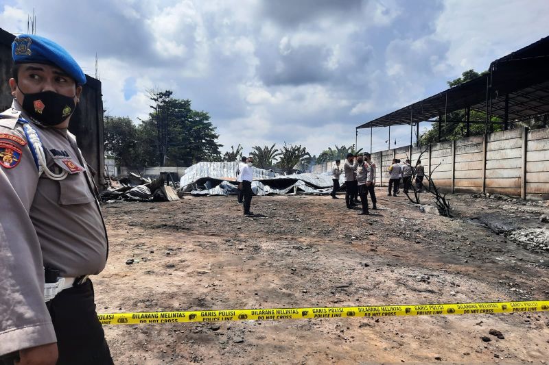 Polda Jambi periksa pamen terkait kebakaran gudang minyak Polda Jambi periksa pamen terkait kebakaran gudang minyak