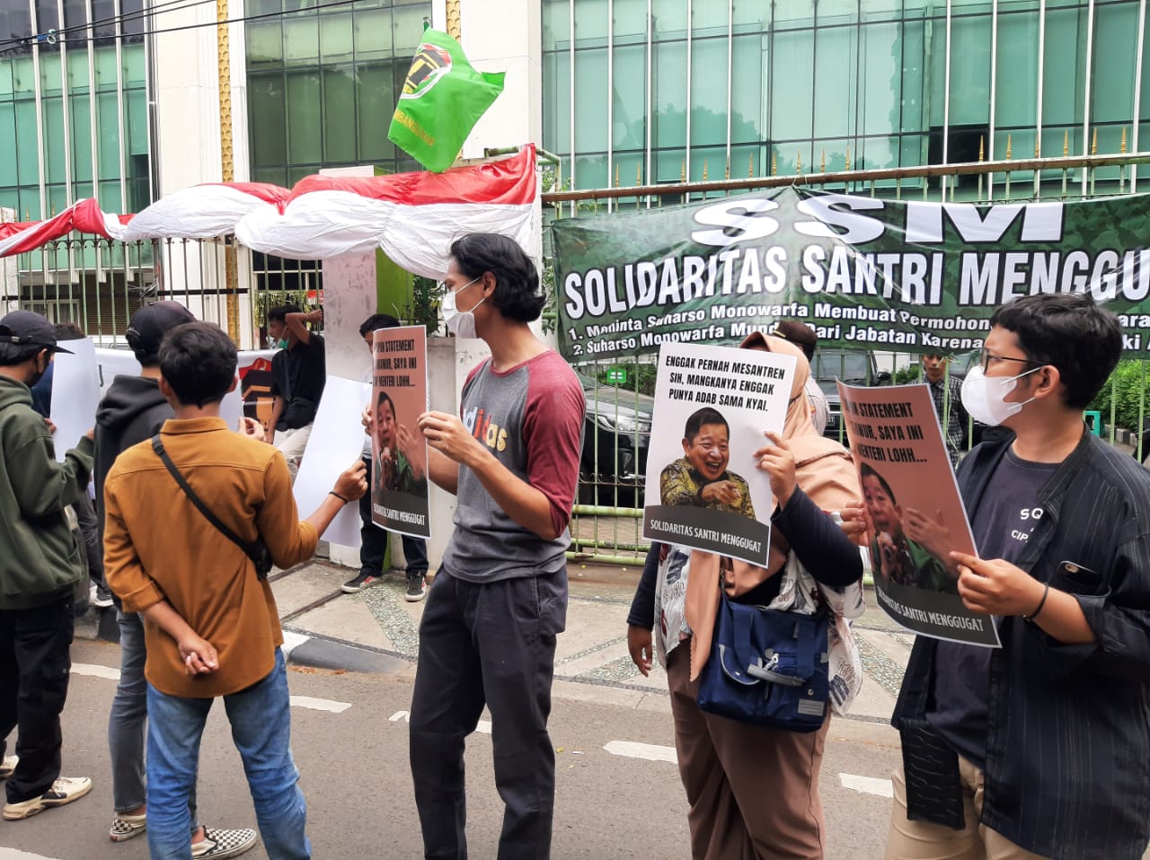 Kecam pernyataan amplop kiai, SSM demo di depan kantor PPP Kecam pernyataan amplop kiai, SSM demo di depan kantor PPP