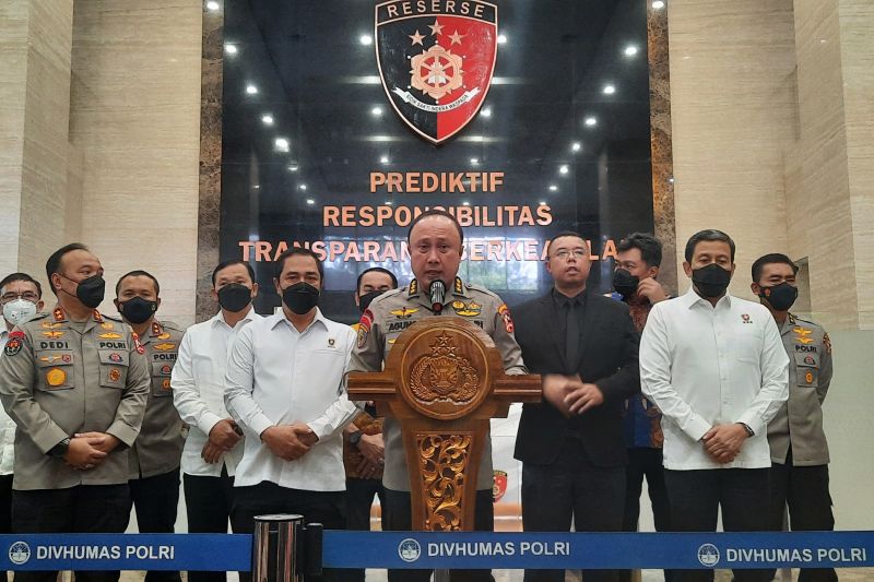 Timsus Polri tetapkan Putri Candrawathi tersangka pembunuhan Brigadir J Timsus Polri tetapkan Putri Candrawathi tersangka pembunuhan Brigadir J