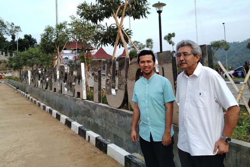 Gubernur Jawa Timur berduka atas meninggalnya ayah Wakil Gubernur Gubernur Jawa Timur berduka atas meninggalnya ayah Wakil Gubernur