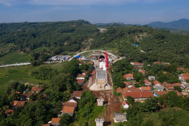 KAI komitmen tuntaskan proyek kereta cepat melalui dukungan PMN KAI komitmen tuntaskan proyek kereta cepat melalui dukungan PMN