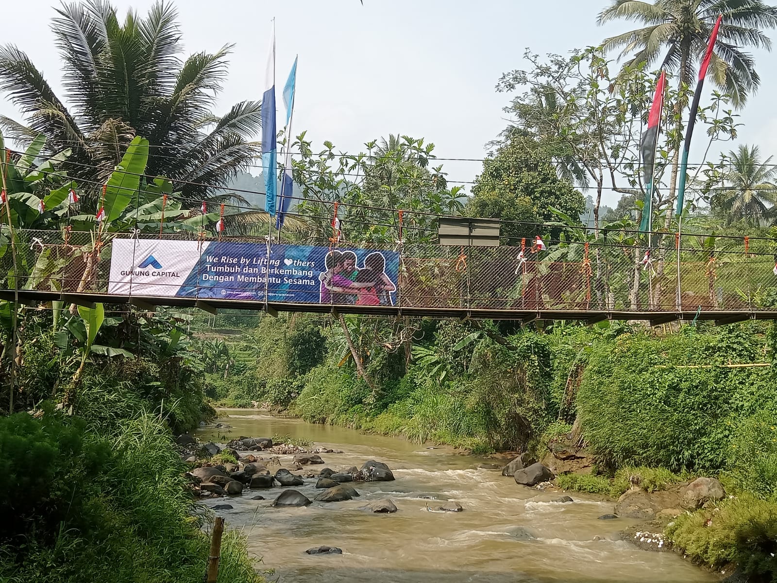 Sempat ambruk, Jembatan Kubang, Karang Tengah kini bisa dilalui warga Sempat ambruk, Jembatan Kubang, Karang Tengah kini bisa dilalui warga