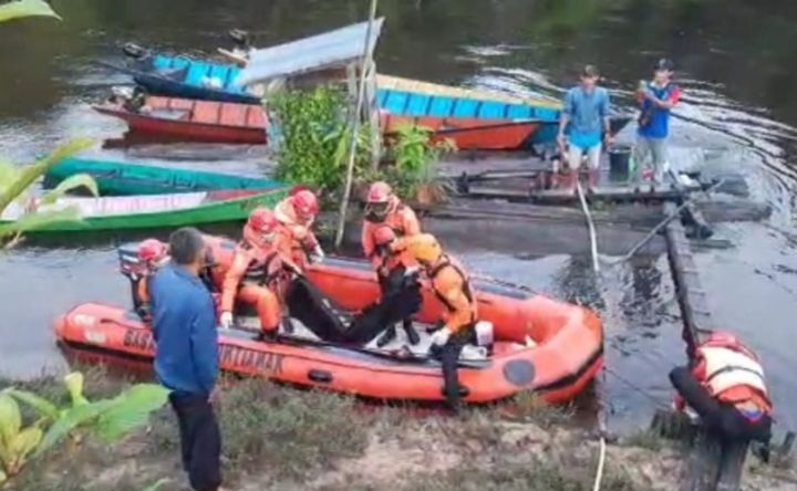 Tim SAR menemukan korban tenggelam di Desa Nanga Lauk Kapuas Hulu