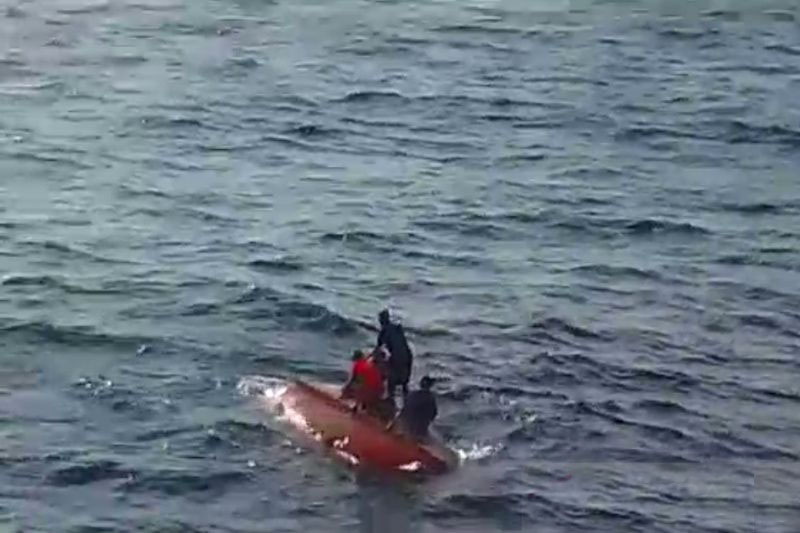 Basarnas masih cari 11 awak kapal bermuatan semen tenggelam