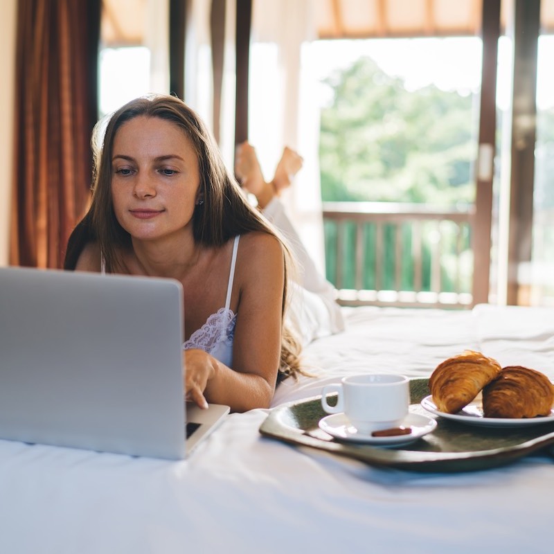 Staycation dan Work from Anywhere nyaman tanpa takut internet lemot