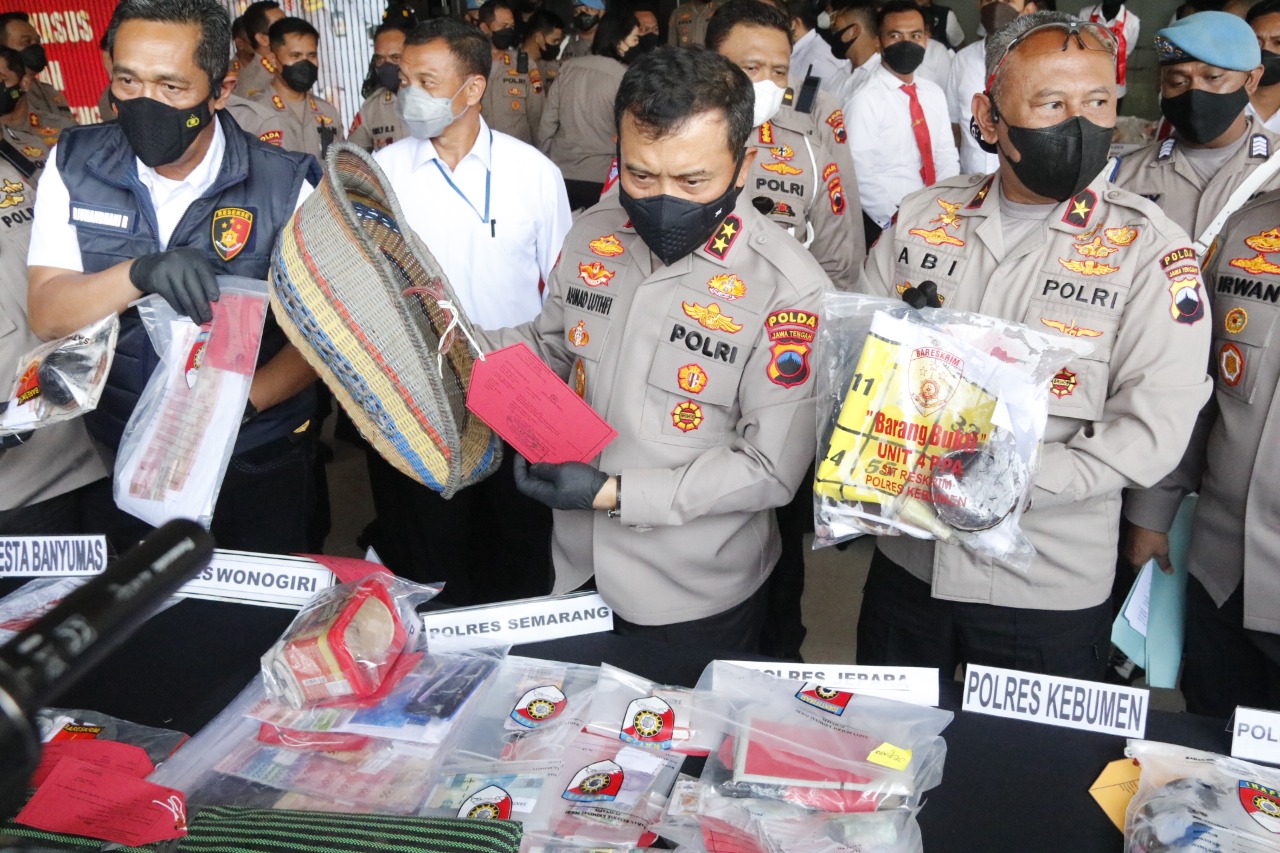 Polda Jateng tangkap ratusan penjudi dalam sehari Polda Jateng tangkap ratusan penjudi dalam sehari