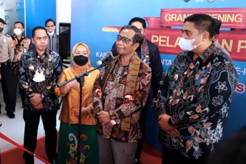 Mahfud MD serahkan kasus Putri Candrawathi ke polisi Mahfud MD serahkan kasus Putri Candrawathi ke polisi