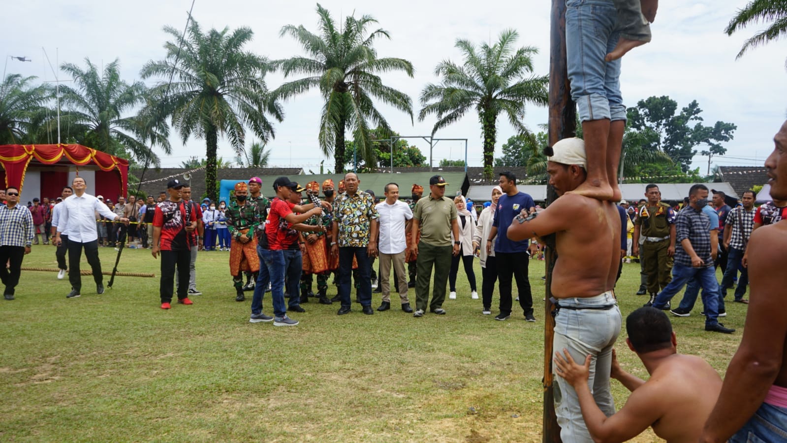 Meriahkan HUT RI Batalyon Inf 8 Marinir Harimau Putih gelar pesta rakyat Meriahkan HUT RI Batalyon Inf 8 Marinir Harimau Putih gelar pesta rakyat