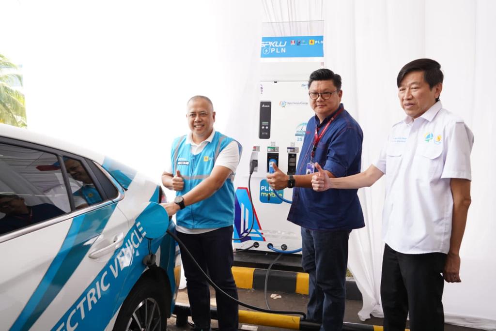 PLN gandeng produsen kendaraan listrik dan Grab Indonesia PLN gandeng produsen kendaraan listrik dan Grab Indonesia