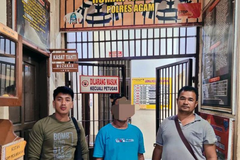 Polres Agam tangkap oknum Satpam main togel online di pos penjagaan Polres Agam tangkap oknum Satpam main togel online di pos penjagaan