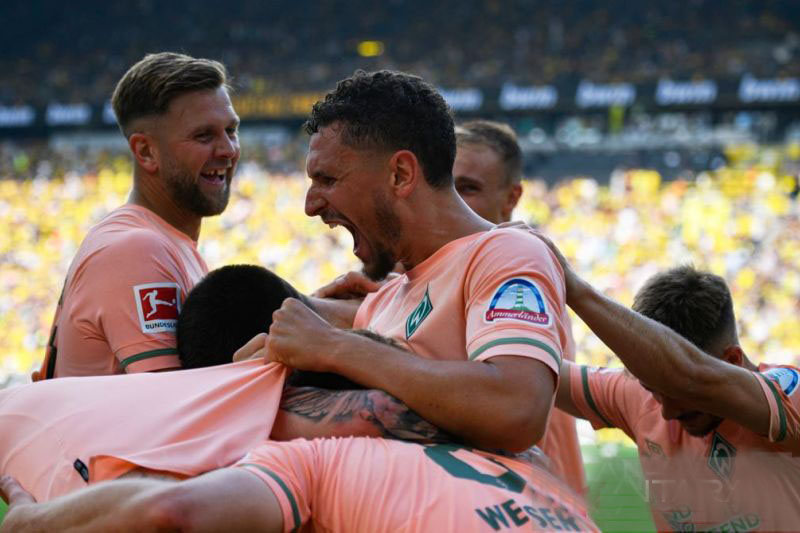 Tertinggal dua gol, Werder Bremen menang 3-2 atas Borussia Dortmund Tertinggal dua gol, Werder Bremen menang 3-2 atas Borussia Dortmund