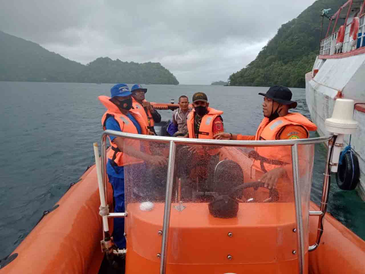 7 Agustus 2021: Longboat tenggelam di Laut Banda, satu nelayan hilang, 27 selamat 7 Agustus 2021: Longboat tenggelam di Laut Banda, satu nelayan hilang, 27 selamat