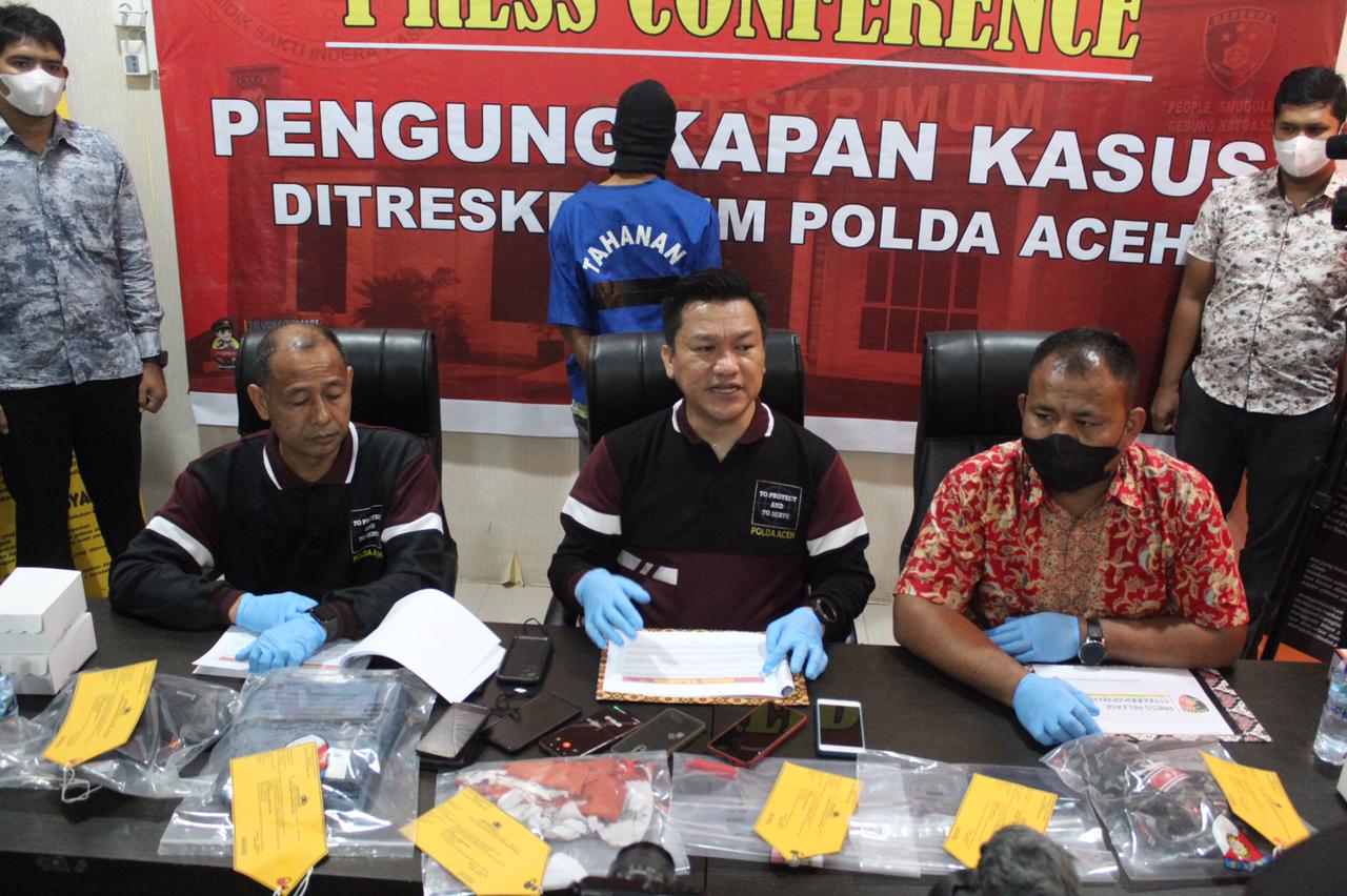 Polisi tangkap pelaku pembakaran bendera merah putih Polisi tangkap pelaku pembakaran bendera merah putih