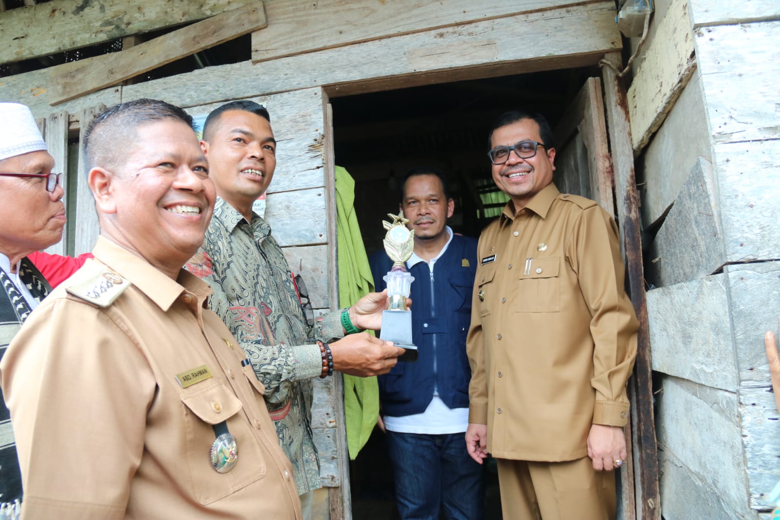 Tinjau rumah tak layak huni, Pj Bupati Aceh Utara janji berantas kemiskinan dan stunting Tinjau rumah tak layak huni, Pj Bupati Aceh Utara janji berantas kemiskinan dan stunting