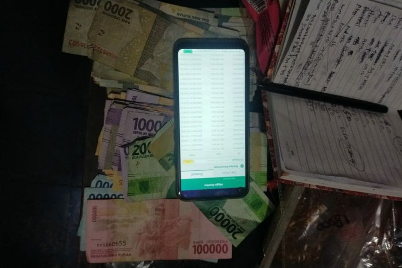 Polres Jember tangkap sejumlah pelaku judi daring