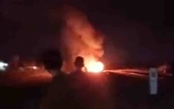 Petugas identifikasi korban minibus tertabrak kereta api di Cirebon