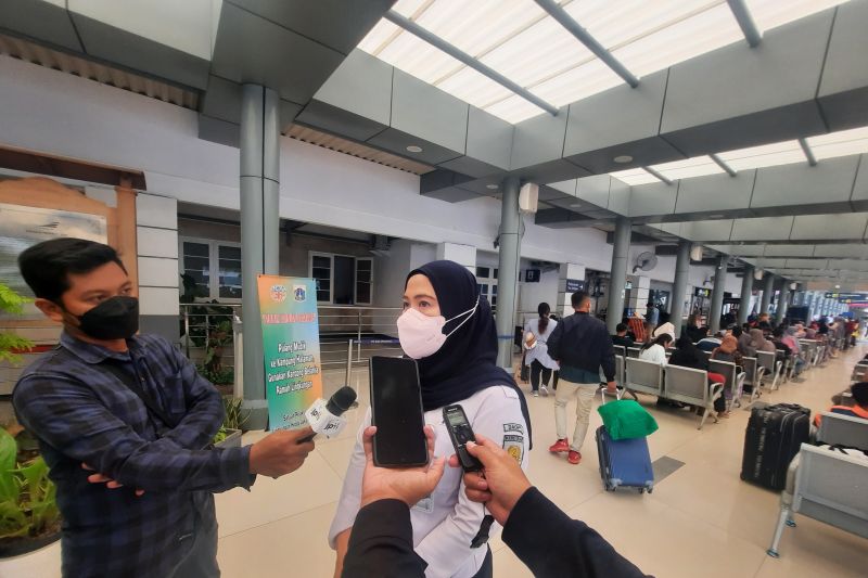 H-7 Lebaran, 24.600 pemudik berangkat dari Stasiun Senen dan Gambir H-7 Lebaran, 24.600 pemudik berangkat dari Stasiun Senen dan Gambir