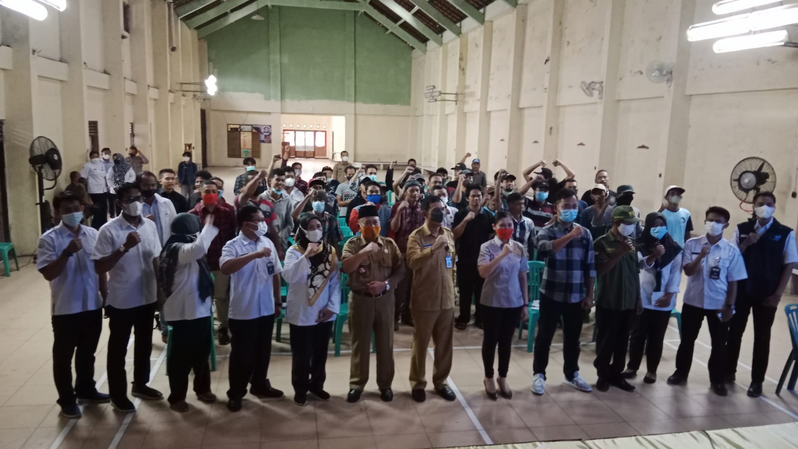 100 petani ikuti kursus pelatihan pembuatan pakan ikan 100 petani ikuti kursus pelatihan pembuatan pakan ikan